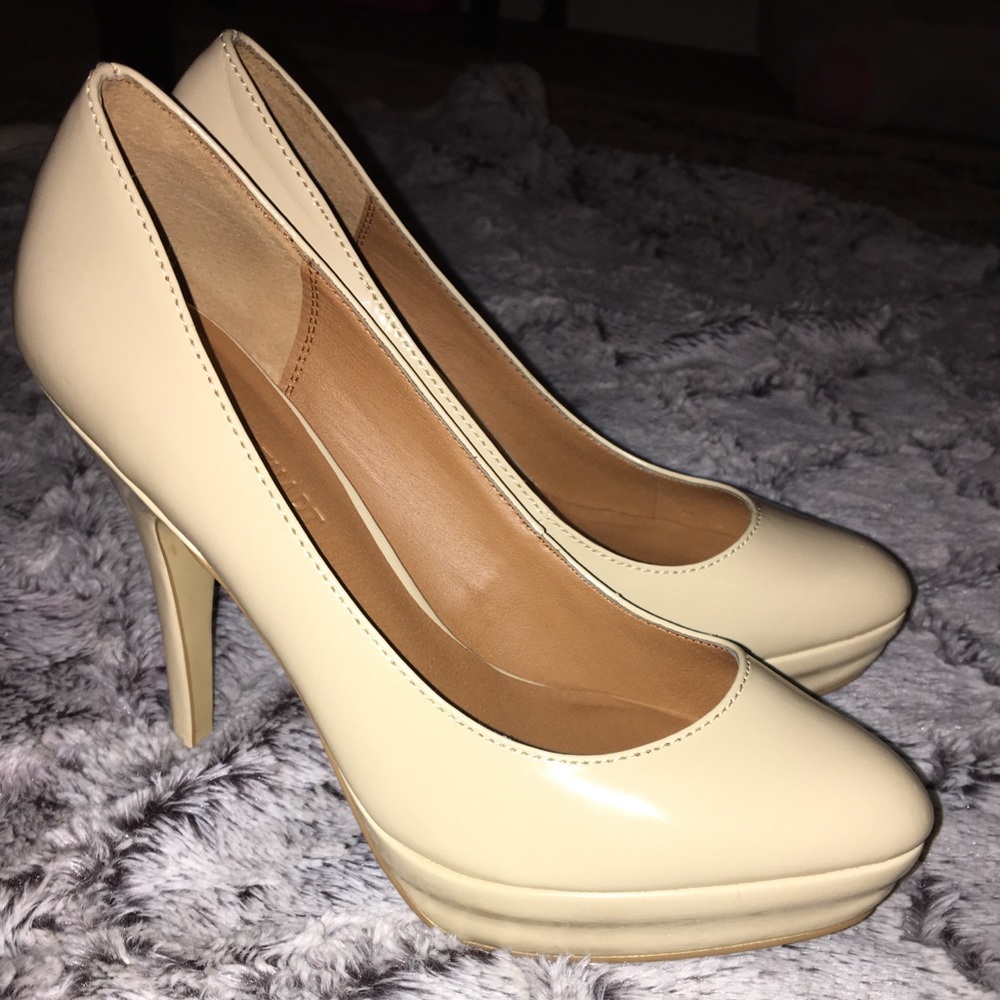 NEW Colin Stuart Heels 👠 - Picture 2 of 4